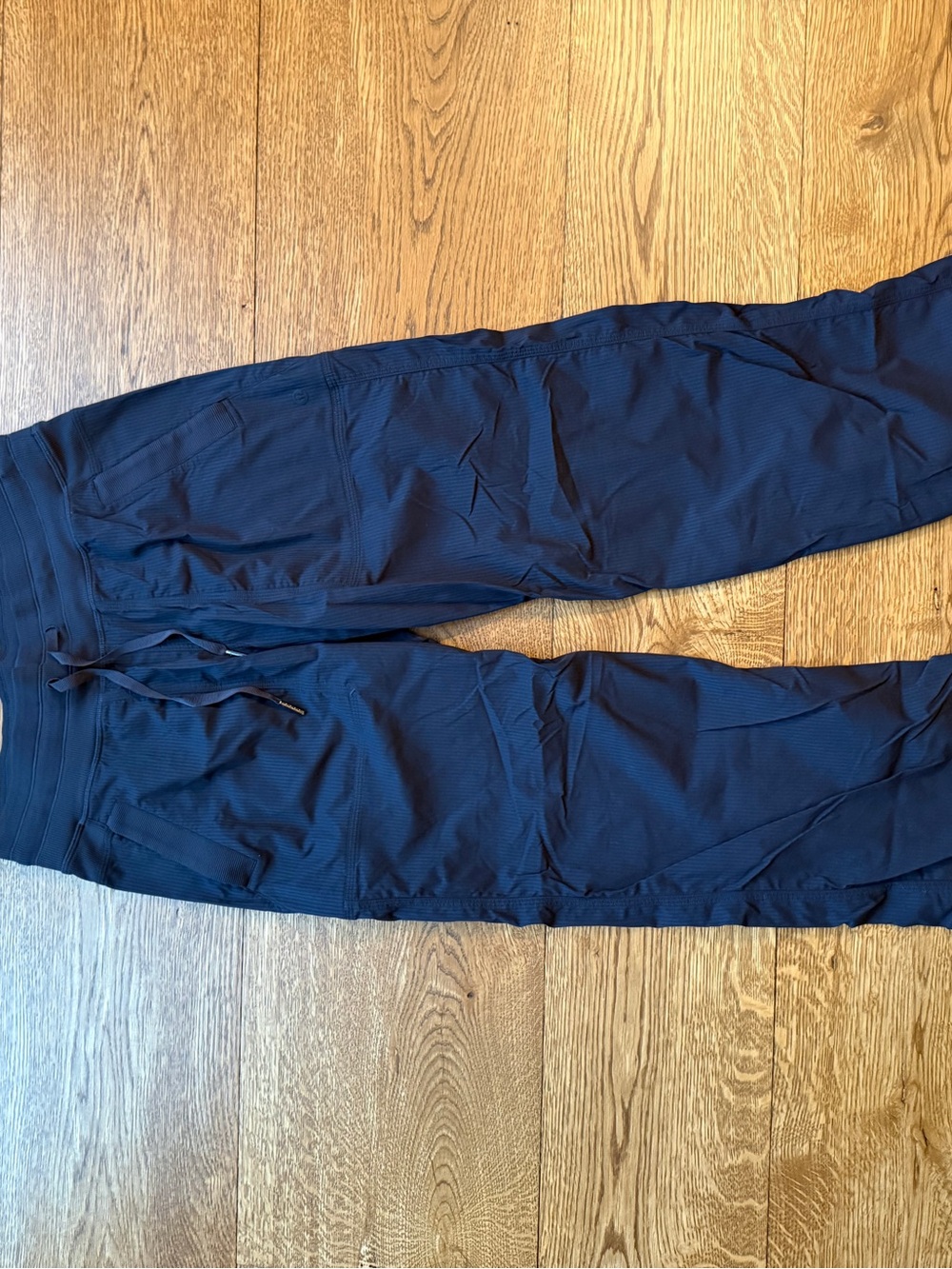 Lululemon Dance Studio Mid-Rise Pant Short in True Navy